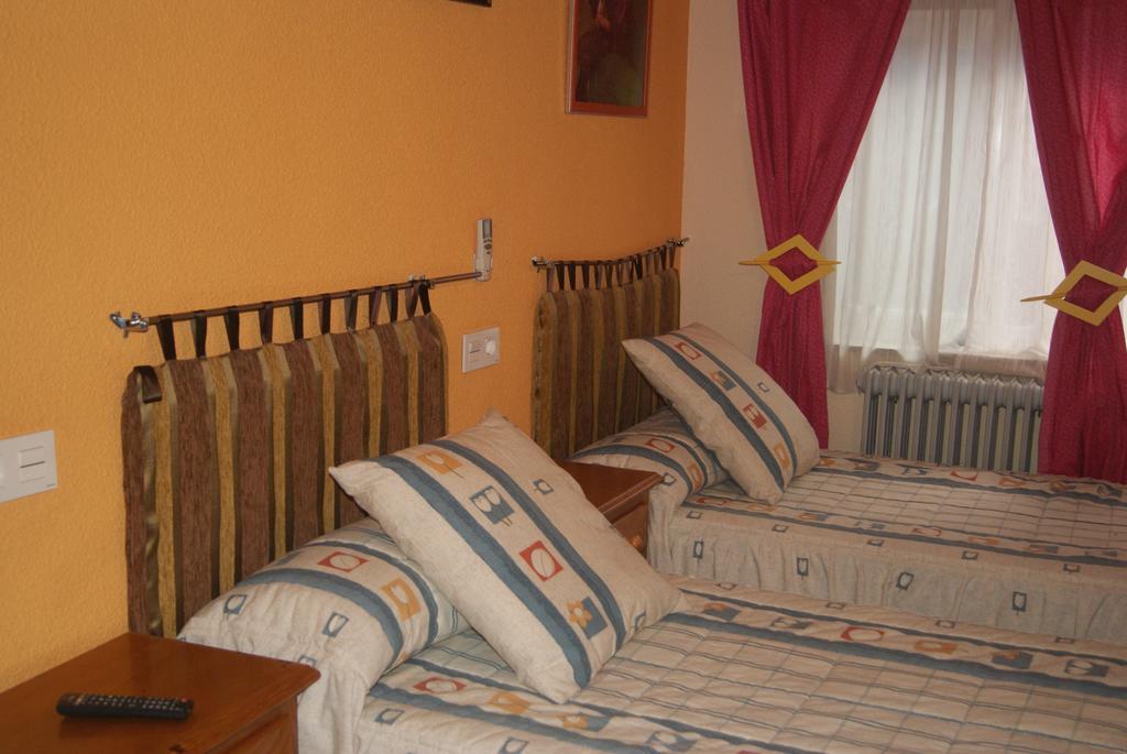 Pension Restaurante La Liebre Саламанка Экстерьер фото